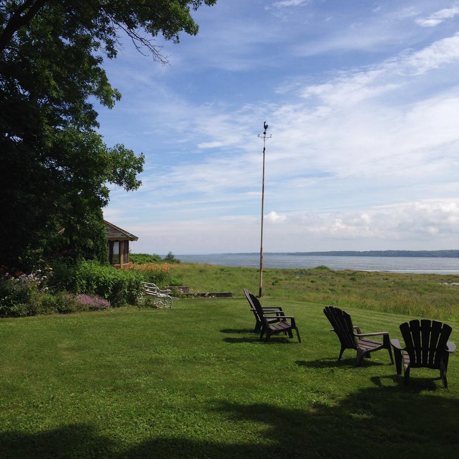 Auberge Les Blancs Moutons Saint-Laurent-de-l'ile d'Orleans Exterior foto